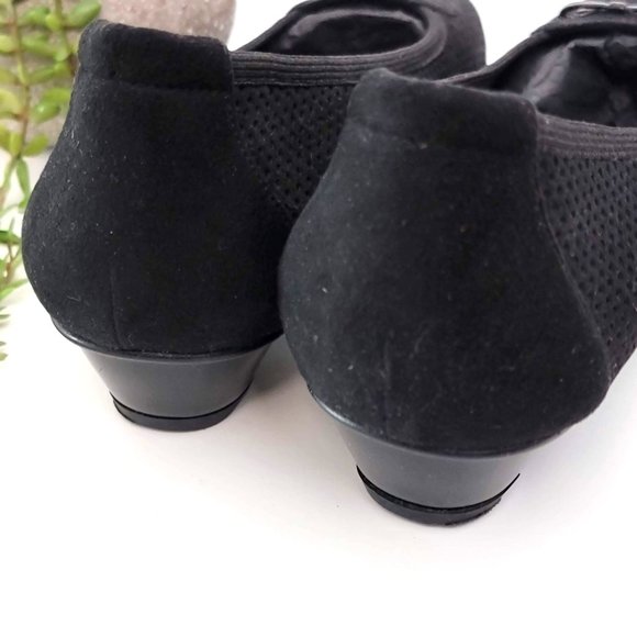 Stuart Weitzman Made in Spain Black Perforated Suede Bow Kitten Heel Flats SZ 11 - Picture 7 of 10